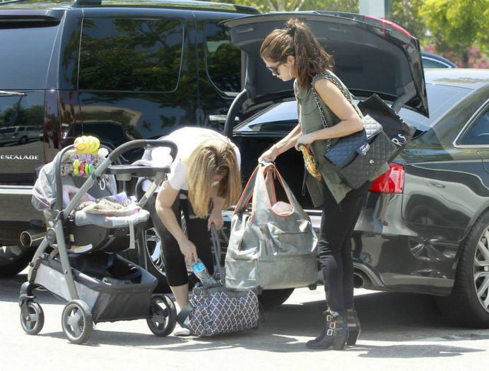 16 - Selena spends family time Mandy and Gracie---10 August 2013
