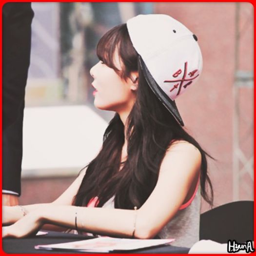 ^^ ..Oh, Luhan vrea sa scape de noi. :-w ..Oppa.. ? ..:-??