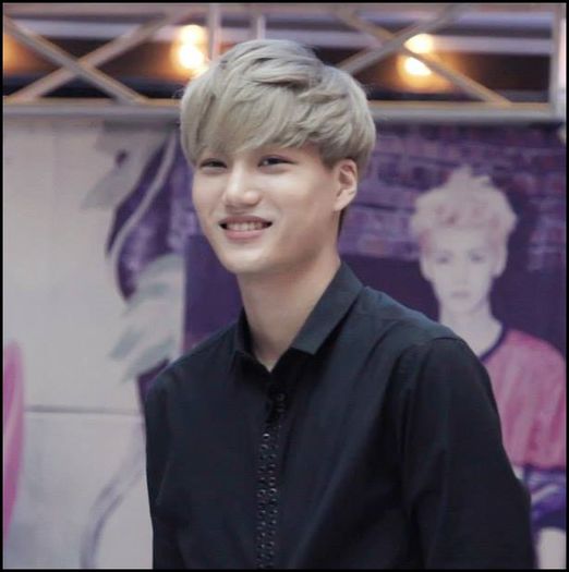(Kai) ..[bea;uitandu`se] Da de ce cu minee? :))=))