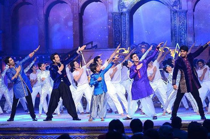 560836_192587014247406_1498165021_n - Gautam Rode