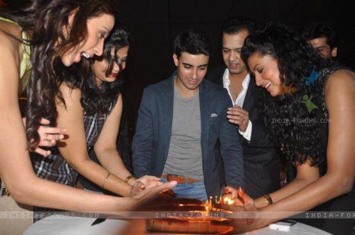 1185310_192574014248706_2044734216_n - Gautam Rode