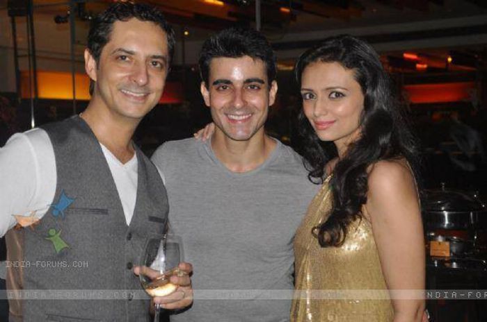 1234443_192579790914795_674272190_n - Gautam Rode