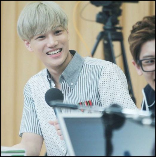 (Kai) .. :)) :-h ..[bea;se uita la telefon;bea;butoneaza; 05:00] - ix __ Episodul 010 __ xi