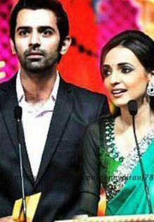 426448_405861602843096_464632816_n - Sanaya Irani and Barun Sobti