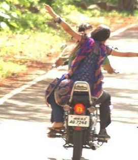 on-the-set-of-IPKKND-sanaya-irani-31751804-387-447