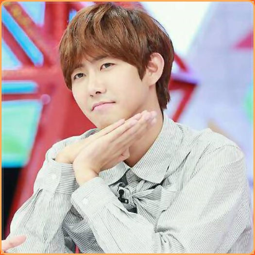 +. Lasa-l Ri, are toane ;))..:)) (se ridica) As mai sta..dar MinWoo e aici..si m-a auzit..:D..:-s..: