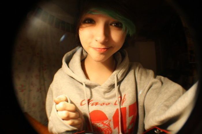 　　　　　　　@ANGIIE ↘ is my friend ↙