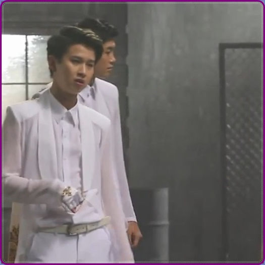 .&. Noapte buna si tie..:-?.. Sii..nu te duci sus..? Sau vrei sa dormi aici? :-?..(:|