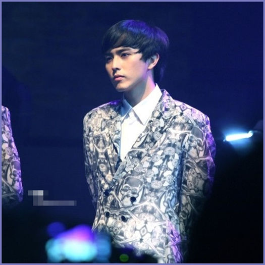 <.> Acum am si martori..ce mai ai de zis MinWoo? :-w..:))