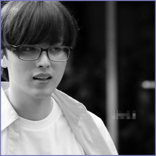 <.> Raspunde sincer... tu la ce ora te culci noaptea? ...:))