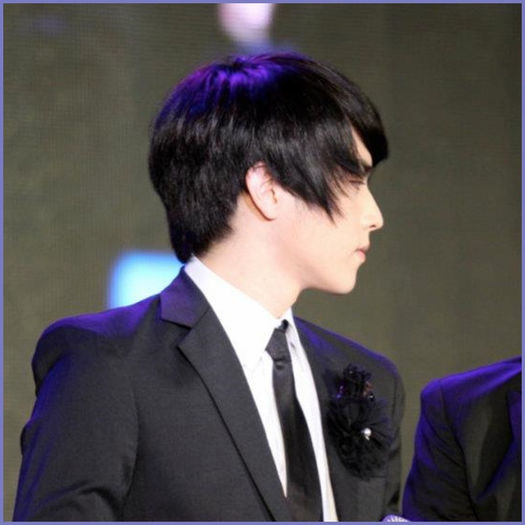 <.> ..-_-.. Kyu~! Nu-mi zi ca ai adormit..:|