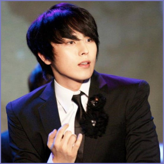 <.> E bine ca auzi.. nu-ti va trebuii si controlul la auz :-?..:))