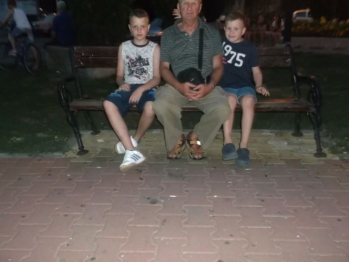 al treilea se schimba mereu