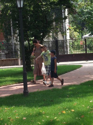 prin parcul nou ....... - NEPOTII IN TIMPUL LIBER