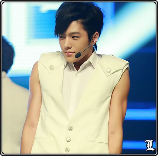 ∞ .. Sunt paralel. :| .. :)) .. Noapte buna. :) .. ^pleaca sus^ .. - ix __ Episodul 011 __ xi