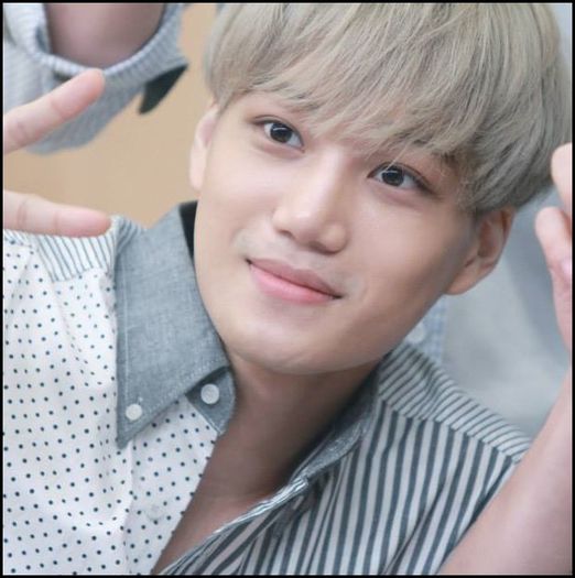 (Kai) ..#Hi5Kyu. Aaa? #pokerface. :))=)) O sa ii zic. :>