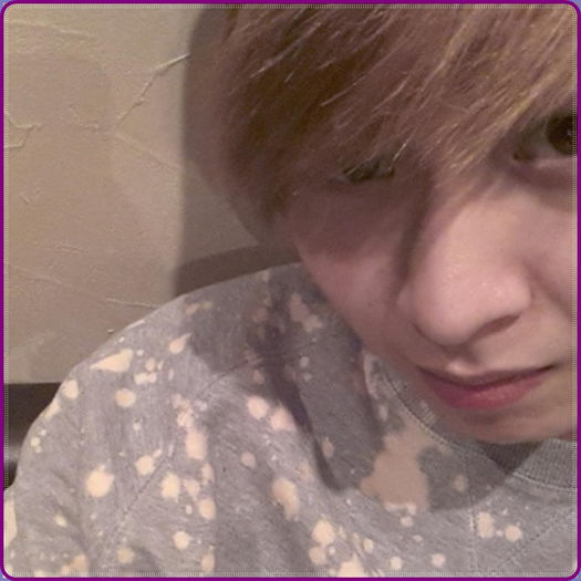 .&. Cum sa plec? Pe picioarele mele..cum altfel? -_- |isi sprijina capul de balustrada|