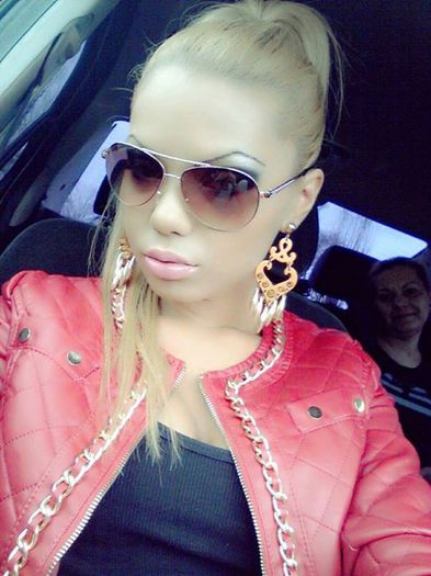 971447_271908116282481_48366836_n - madalina georgeana dumitriu