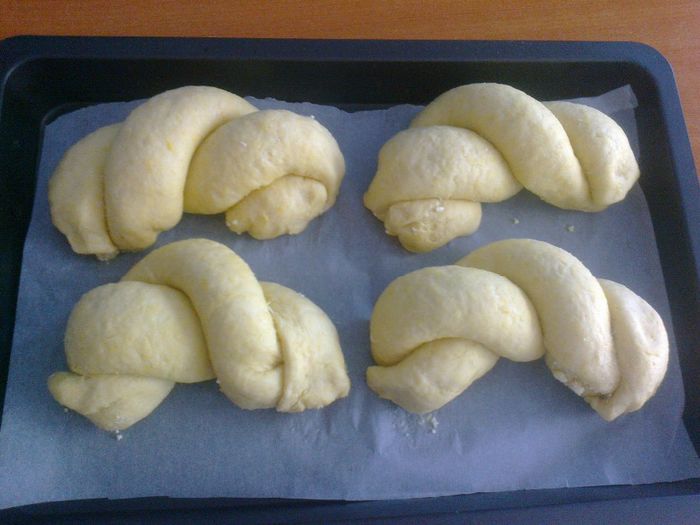 Cornuri cu branza dulce - Culinar 1