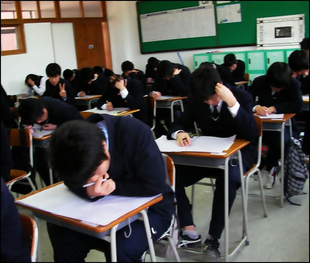  - x_Koreans sleep on it on school