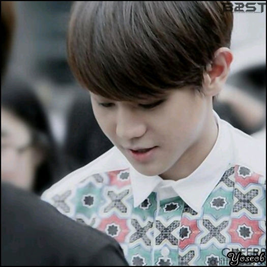 [:X] ..Da.. :-? ..Cred.. (:| ..[se intinde pe jos] ..Am febra muscularaaa.. :| Hyung ..te urasc. :(