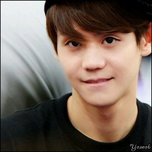 [:X] ..Mai are putin si zice `Noapte buna` in plina ziua.. si tot eu sunt ala adormit. :)).. (:|