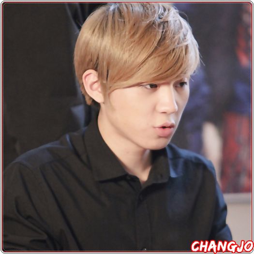 *- Ai o papusa ca si coleg de trupa? o.O (:| Hyung..vreau si eu un coleg-papusa. (:|.