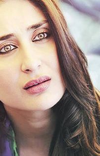 524315_641179075892426_1901652085_n - Kareena Kapoor 2