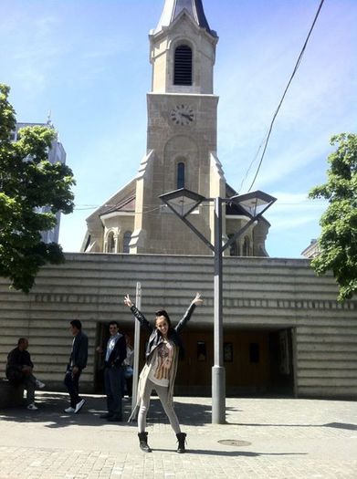 598936_422682311109627_513611824_n