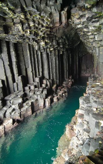Fingal’s-Cave-Staffa-Scotland-coolaristo-8 - MAGIA NATURII
