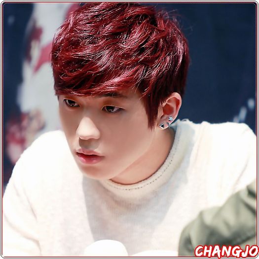 *- Daa. -.- MinWoo? E iubitul tau? :-?.