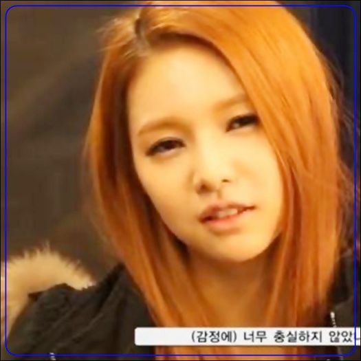 <J>. -_-..Sa nu cumva sa intri la mesaje..(se apropie de Kyu)