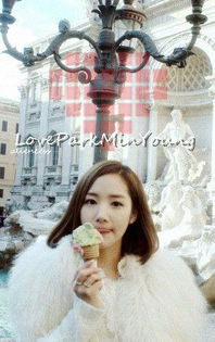 422103_352678301429369_586829294_n - Park Min Young