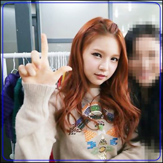 <J>. Mnuu..:)). lasa-l pe asta..^^..(se uita dupa Seob).....