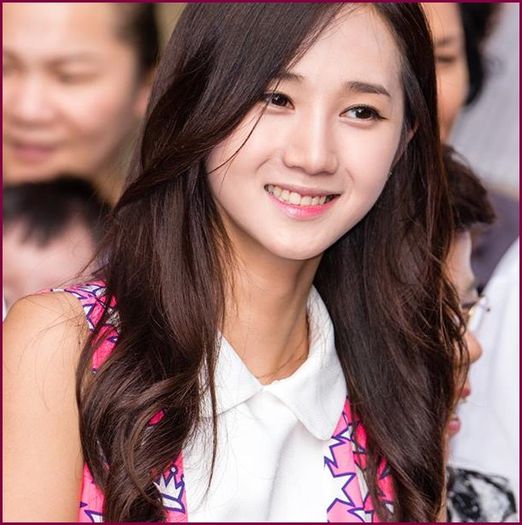 Ara.. Hei MinWoo oppa ^^ baaieti. :) Hmm,trebuia sa mi-l prezinti. ;))