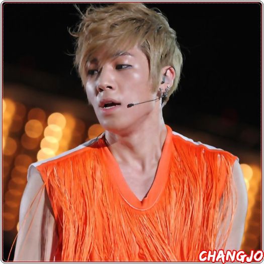 *- Noapte buna. (:| [se uita la Ara] Poti ramane aici. (:| Il sii cunosti pe MinWoo..poti dormii cu 