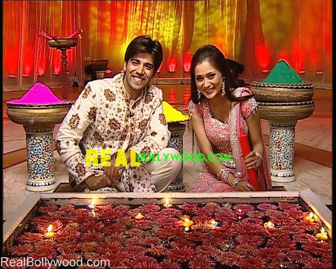 Kinshuk_Mahajan_and_Sara_Khan