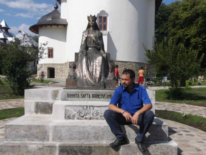 statuia domnitei Safta Brancoveanu, ctitor a Bisericii mari a Manastirii Varatic - La Manastirea Varatic jud Neamt