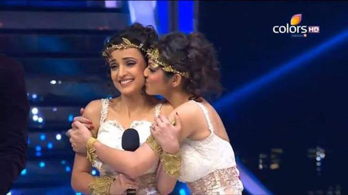 559198_400910376676683_606856443_n - Sanaya Irani