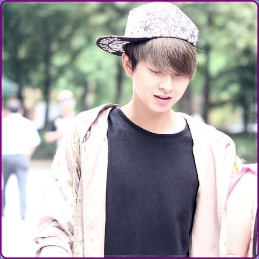 .&. ..:-s.. Nu sunt acasa..:-s.. |se intoarce cu spatele la KwangHee|..:-s..[-o< - ix __ Episodul 014 __ xi
