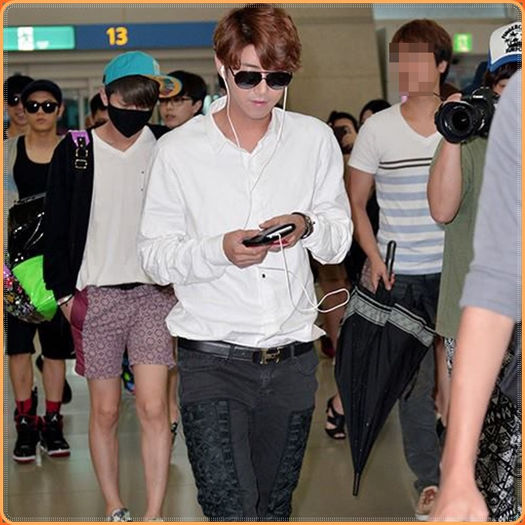 +. ..:-s.. Aaa..eu.. mi-am amintit ca ma asteapta HeeChul..:-s..Bye..(pleaca)