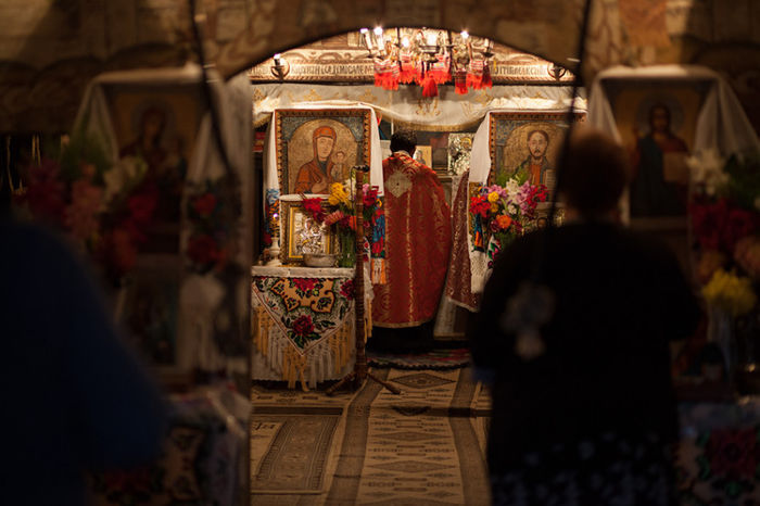 Biserica ortodoxa Sf. Paraschiva; poze artistice, facute de un musafir drag
