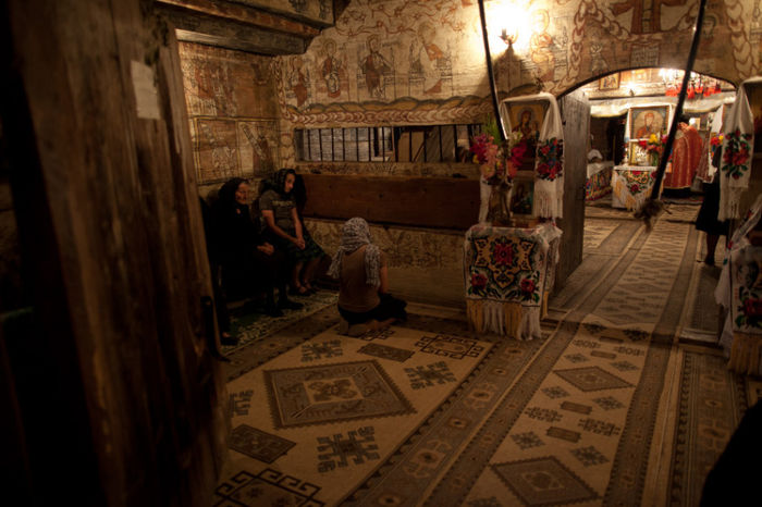 Biserica ortodoxa Sf. Paraschiva; poze artistice, facute de un musafir drag
