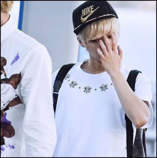 (LH) ..[intra i.p] (:| Bu..[se uita in jur] Mdaa.. (:| :)) - ix __ Episodul 014 __ xi