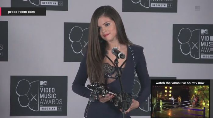 bscap0063 - xX_Interview MTV VMA press room 2013