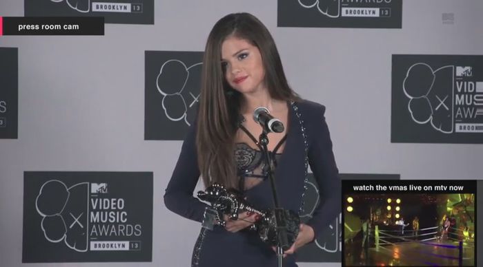 bscap0064 - xX_Interview MTV VMA press room 2013
