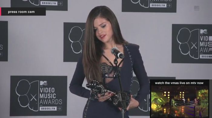 bscap0066 - xX_Interview MTV VMA press room 2013
