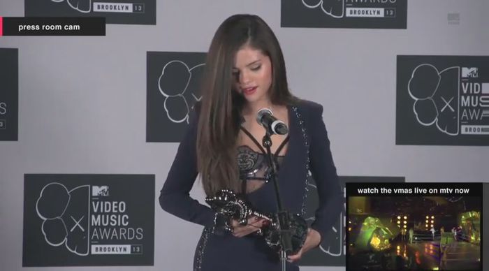 bscap0068 - xX_Interview MTV VMA press room 2013
