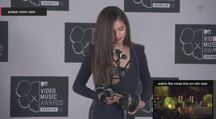 bscap0069 - xX_Interview MTV VMA press room 2013