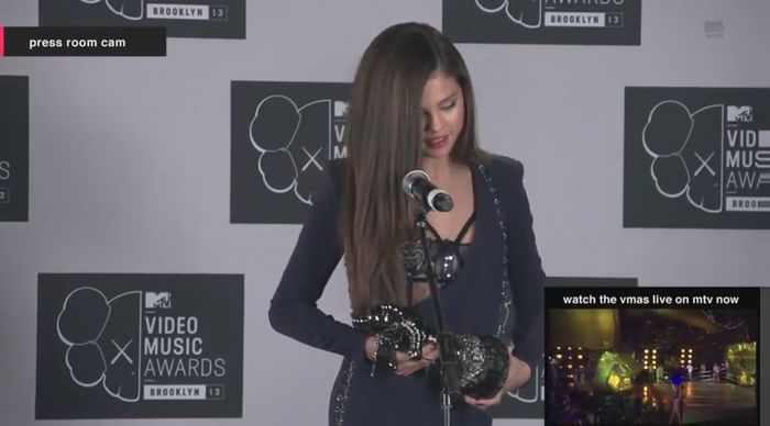 bscap0070 - xX_Interview MTV VMA press room 2013